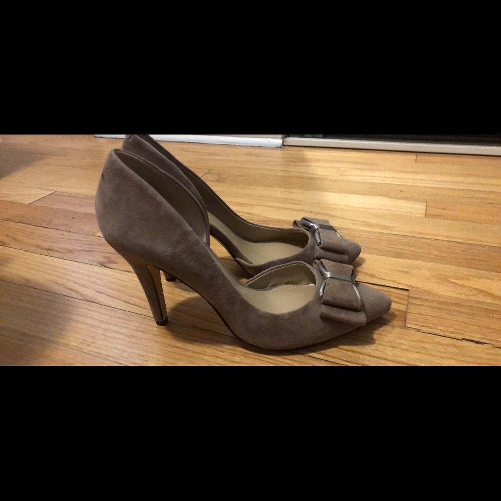 BCBG nude/tan heels